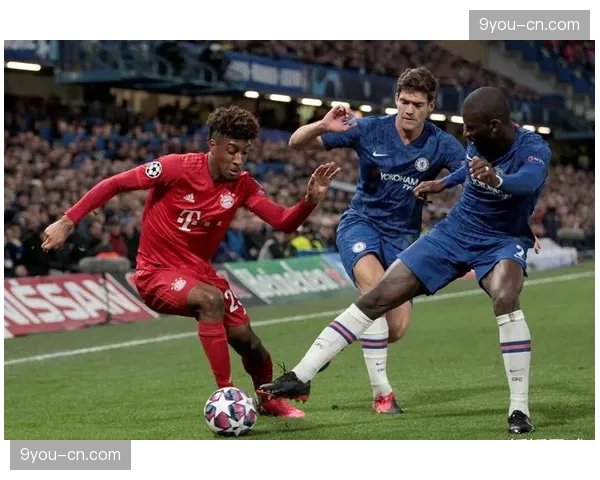 实时：科隆与弗赖堡比赛因球迷向场内投掷烟火中断15分钟